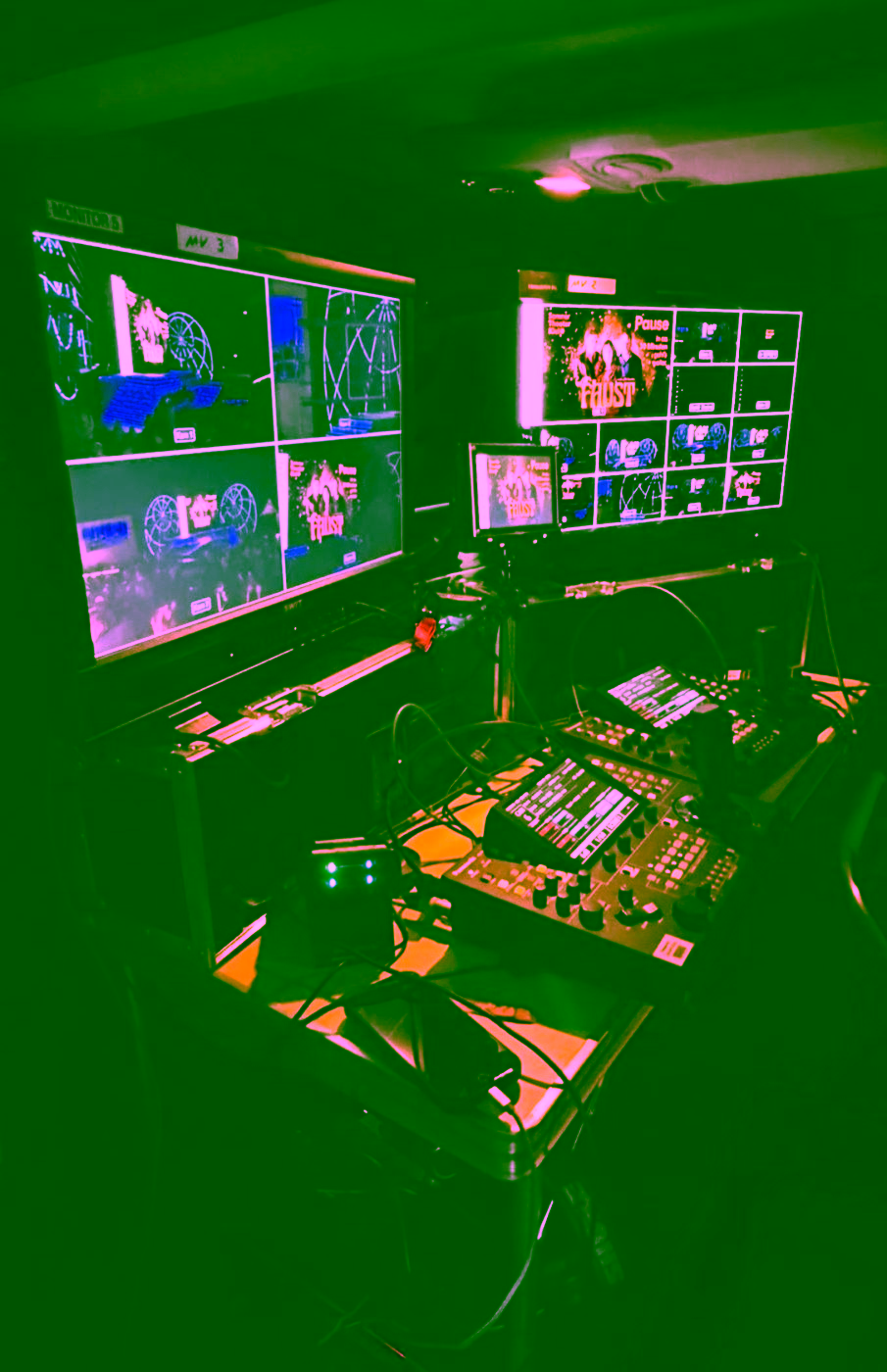 Multiviewer der Live-Übertragung mit acht Kamerasignalen, Sommertheater Kiel